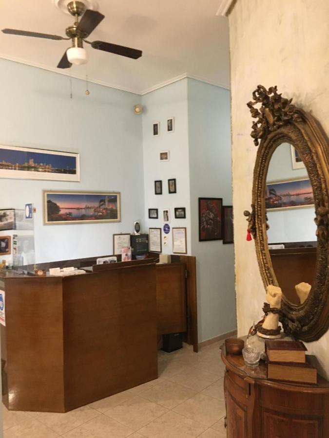 Hotel George كالاماتا المظهر الخارجي الصورة