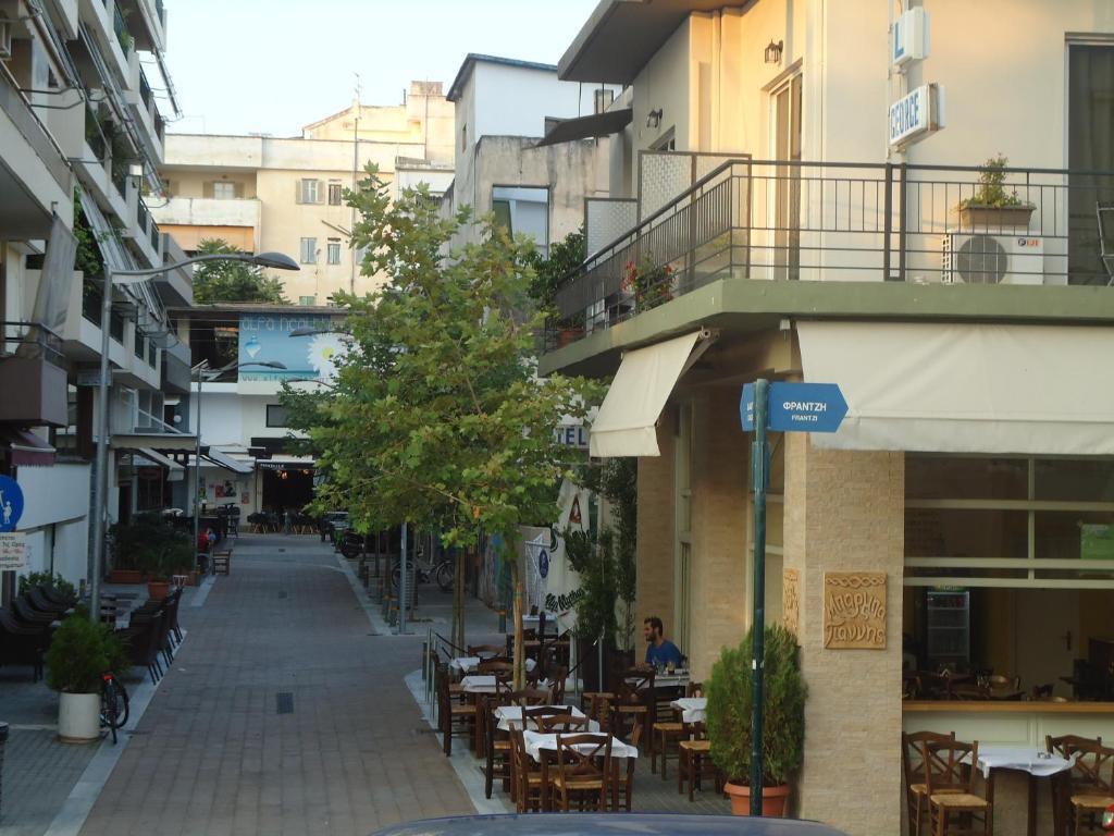 Hotel George كالاماتا المظهر الخارجي الصورة