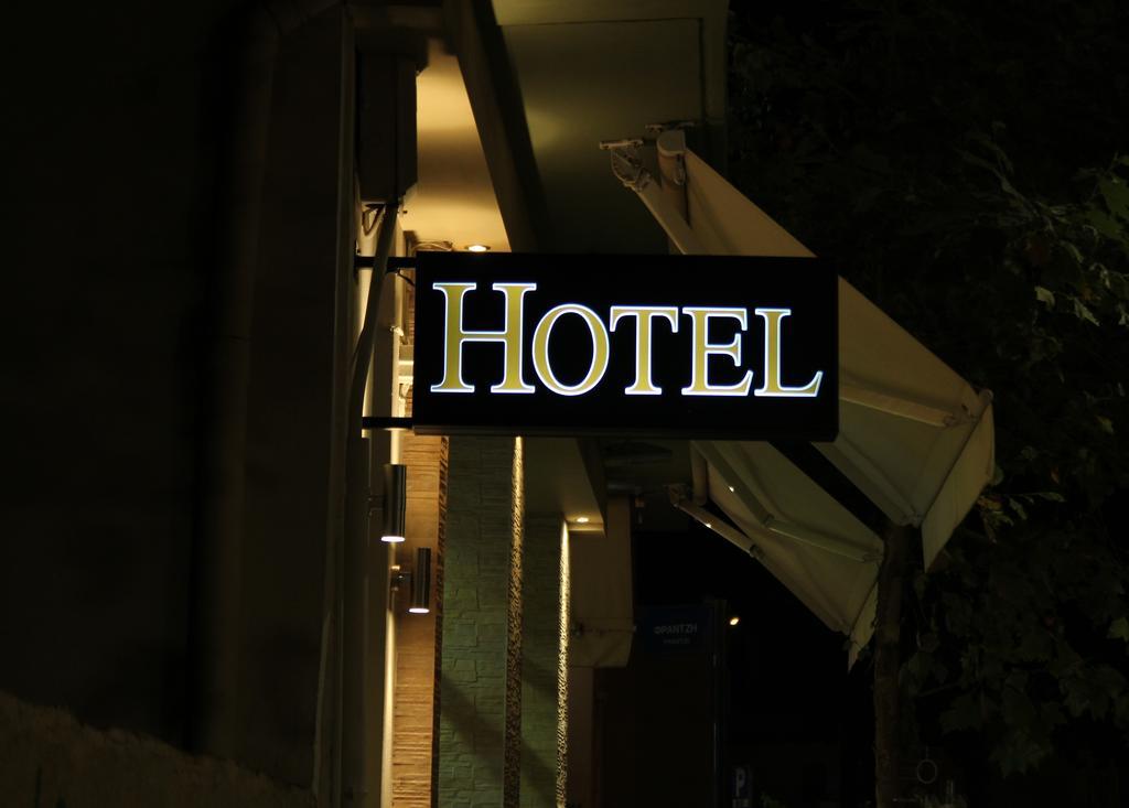 Hotel George كالاماتا المظهر الخارجي الصورة