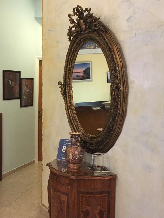 Hotel George كالاماتا المظهر الخارجي الصورة